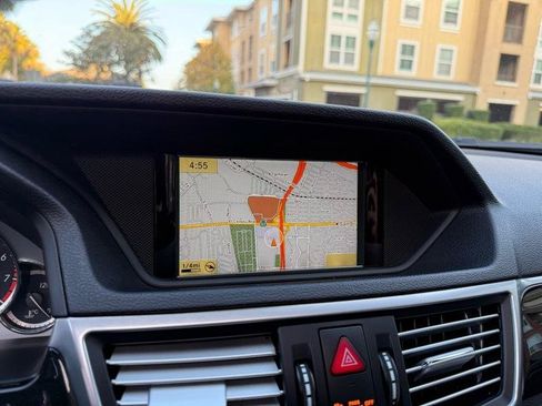 Used 2010 Mercedes-Benz E 550 Sedan image 64