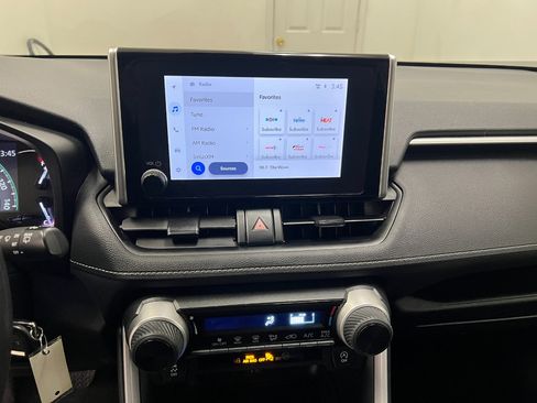 Used 2024 Toyota RAV4 LE image 39