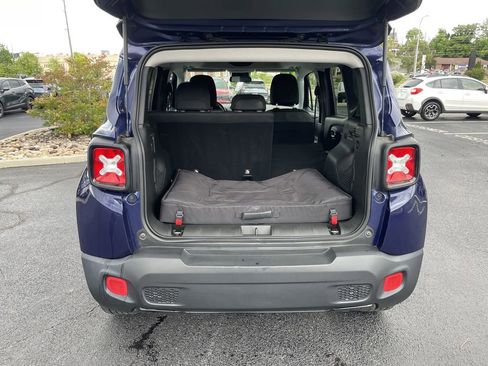 Used 2018 Jeep Renegade Altitude AWD/4WD image 34