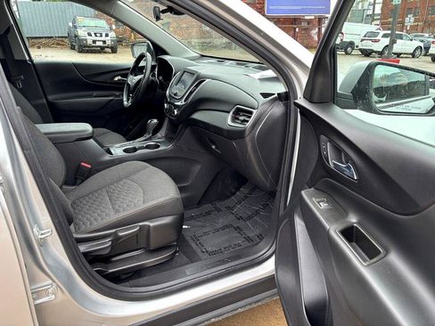 Used 2021 Chevrolet Equinox LT w/ Driver Convenience Package image 10