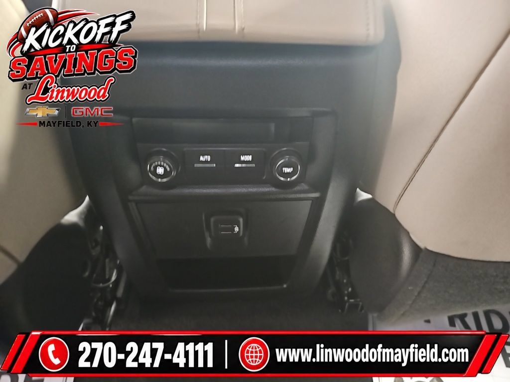Used 2023 Chevrolet Traverse LS FWD image 13