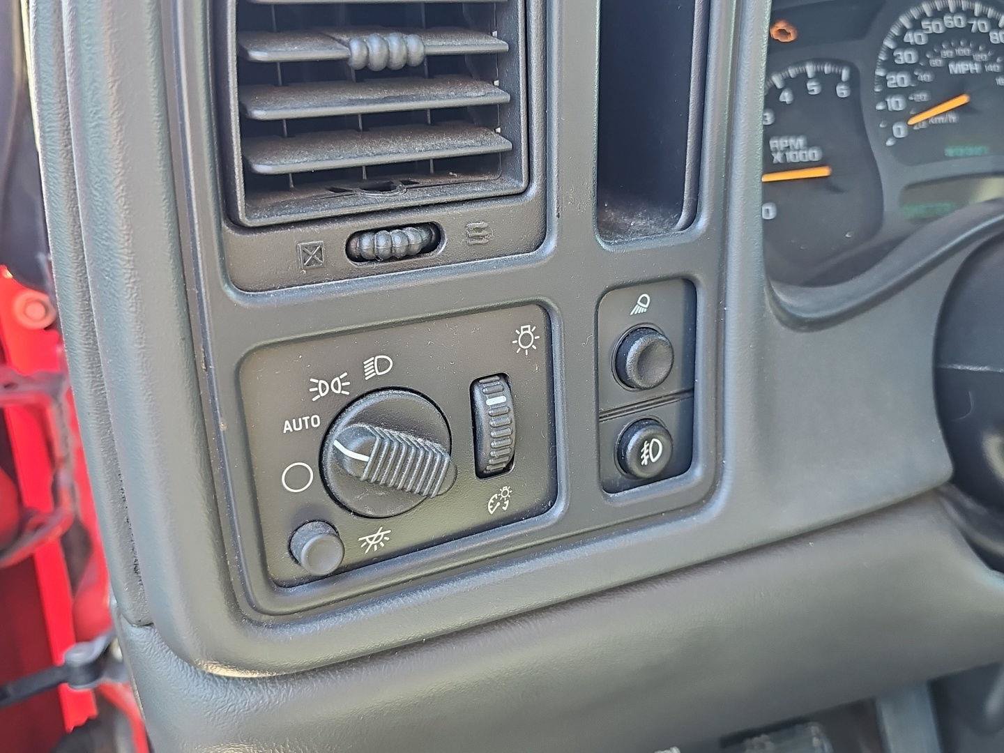 Used 2004 Chevrolet Avalanche Z66 w/ Preferred Equipment Group RWD image 23