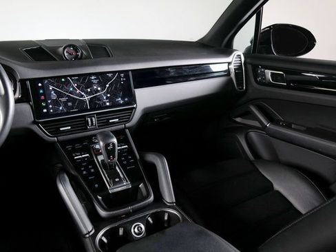 Certified 2023 Porsche Cayenne AWD/4WD image 18