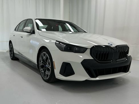 Used 2025 BMW i5 xDrive40 w/ M Sport Package image 2