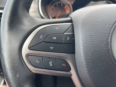 Used 2019 Jeep Cherokee Limited w/ Technology Group AWD/4WD image 17