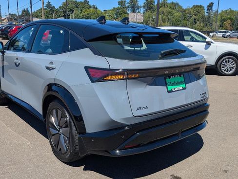 Used 2023 Nissan Ariya AWD/4WD image 4