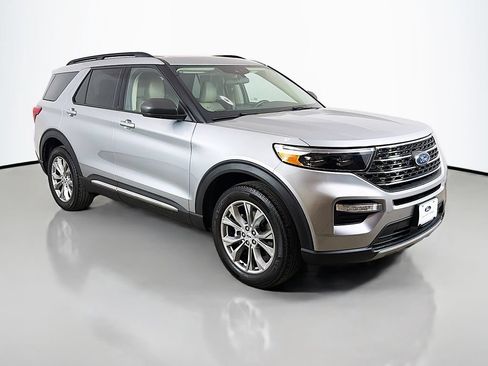 Used 2023 Ford Explorer XLT w/ Equipment Group 202A AWD/4WD image 46