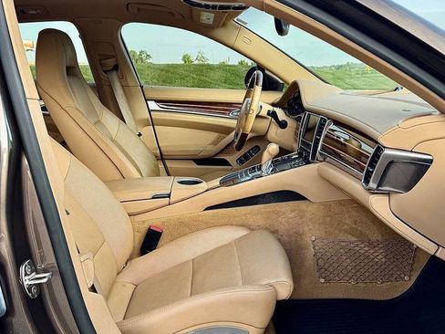 Used 2014 Porsche Panamera 4 AWD/4WD image 31