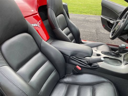 Used 2005 Chevrolet Corvette Convertible w/ Preferred Equipment Group RWD image 6