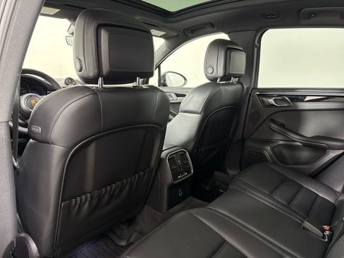 Certified 2026 Porsche Macan AWD/4WD image 25