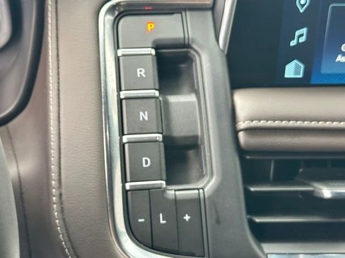 Used 2024 Chevrolet Tahoe Z71 w/ Luxury Package AWD/4WD image 18