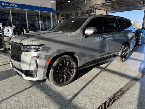 Used 2023 Cadillac Escalade Sport w/ LPO, ONYX Package image 4