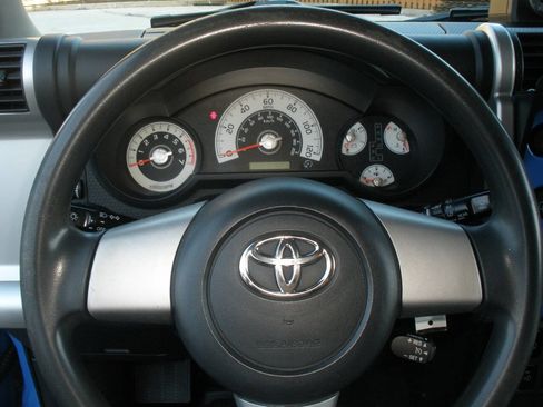 Used 2008 Toyota FJ Cruiser 4WD image 32