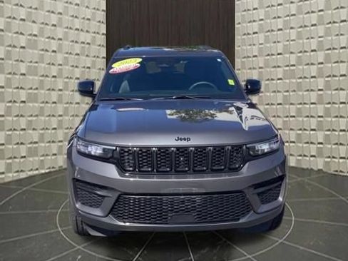 Used 2023 Jeep Grand Cherokee Altitude AWD/4WD image 13