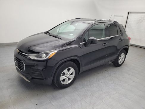 Used 2017 Chevrolet Trax LT w/ Driver Confidence Package image 2