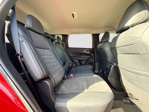 Used 2024 Mitsubishi Outlander SE image 30