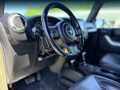 Used 2015 Jeep Wrangler Unlimited Sahara w/ Connectivity Group AWD/4WD image 17