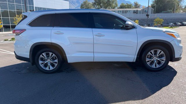 Used 2015 Toyota Highlander XLE AWD/4WD image 2