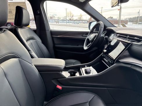 New 2025 Jeep Grand Cherokee Limited w/ Black Appearance Package AWD/4WD image 35
