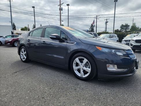 Used 2012 Chevrolet Volt FWD image 2