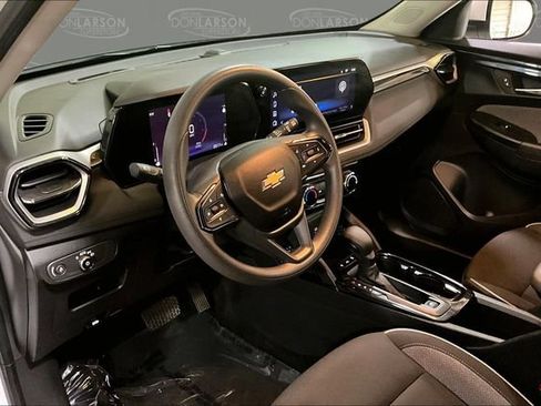 Used 2025 Chevrolet TrailBlazer LT AWD/4WD image 17