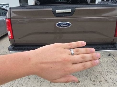 Used 2016 Ford F150 XLT w/ Equipment Group 302A Luxury AWD/4WD image 9