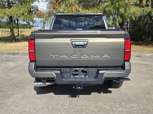 Used 2024 Toyota Tacoma Limited w/ Limited Package (LT) AWD/4WD image 5