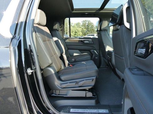 New 2026 Chevrolet Suburban High Country AWD/4WD image 11