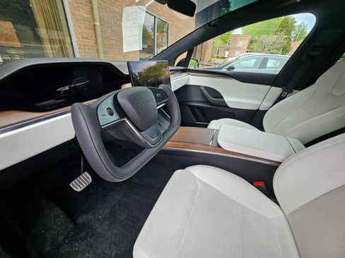 Used 2023 Tesla Model X image 35