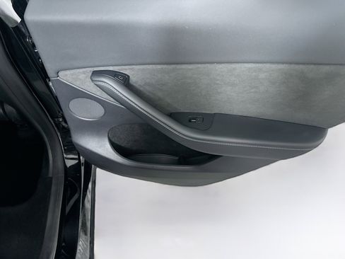 Used 2023 Tesla Model Y Long Range image 28