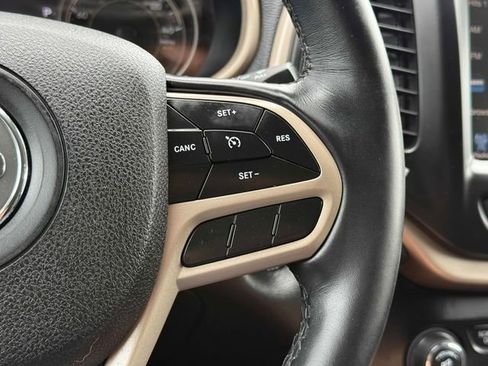 Used 2018 Jeep Cherokee Limited w/ High Altitude Package AWD/4WD image 11