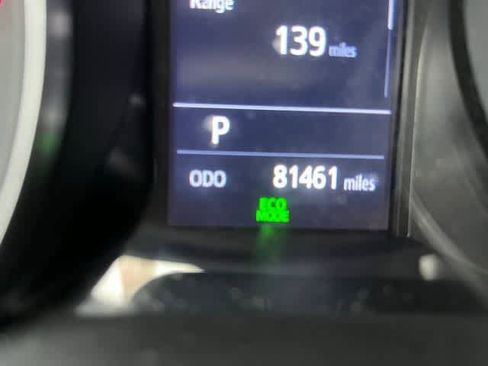 Used 2022 Toyota C-HR XLE image 8