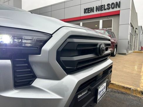 Used 2025 Toyota Tacoma SR5 image 4