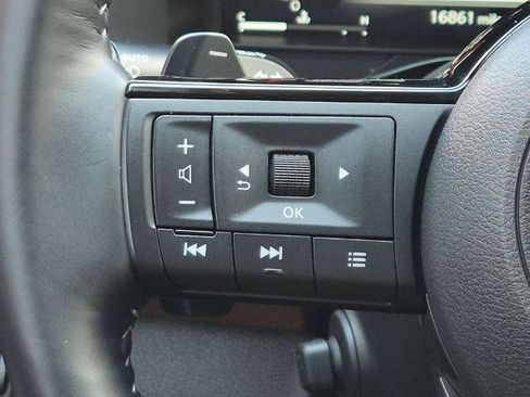 Certified 2025 Nissan Pathfinder Platinum FWD image 17