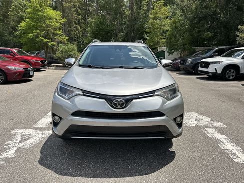 Used 2018 Toyota RAV4 XLE w/ Plus Extra Value Package FWD image 9