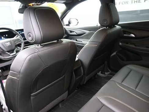 Used 2025 Buick Envista Avenir FWD image 23