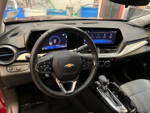 Used 2024 Chevrolet Trax LT w/ Driver Confidence Package FWD image 15