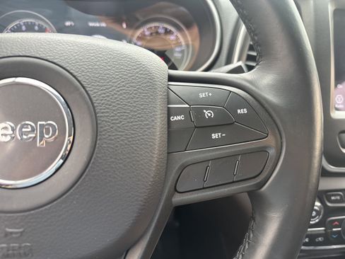 Used 2019 Jeep Cherokee Trailhawk image 23