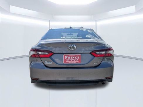 Used 2022 Toyota Camry LE FWD image 5