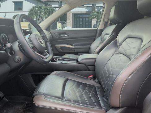 Used 2024 Nissan Pathfinder Platinum w/ Cargo Package FWD image 11