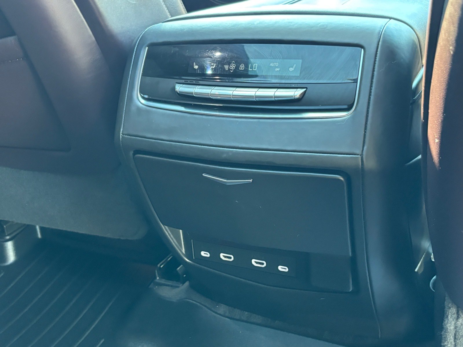 Used 2023 Cadillac Escalade Sport Platinum AWD/4WD image 32