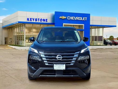 Used 2025 Nissan Rogue SV FWD image 2
