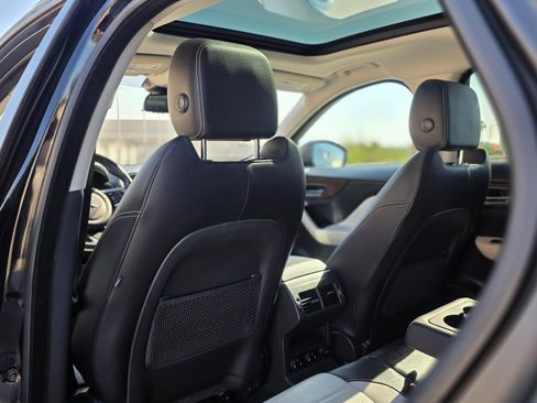 Used 2017 Jaguar F-PACE R-Sport image 24