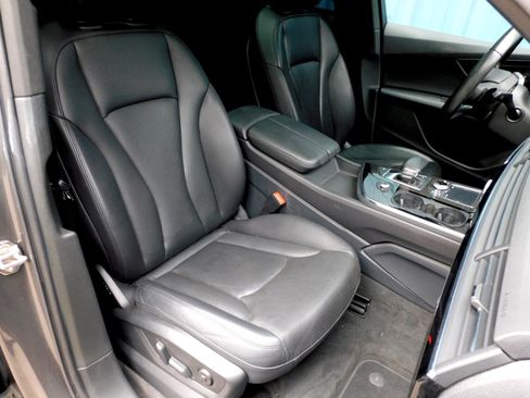 Used 2019 Audi Q7 3.0T Prestige AWD/4WD image 21