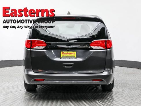 Used 2023 Chrysler Voyager LX image 6