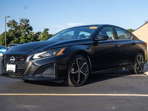 Used 2023 Nissan Altima 2.5 SR image 4