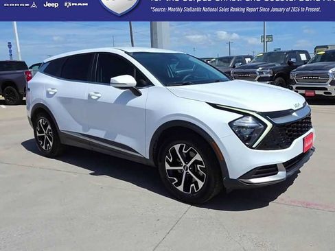Used 2023 Kia Sportage EX FWD image 2