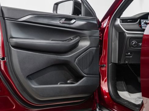 New 2025 Jeep Grand Cherokee Altitude w/ Trailer Tow Package image 34