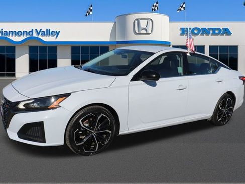 Used 2023 Nissan Altima 2.5 SR image 3