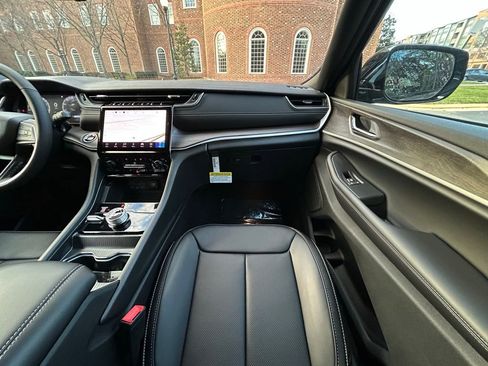 New 2025 Jeep Grand Cherokee Limited image 14